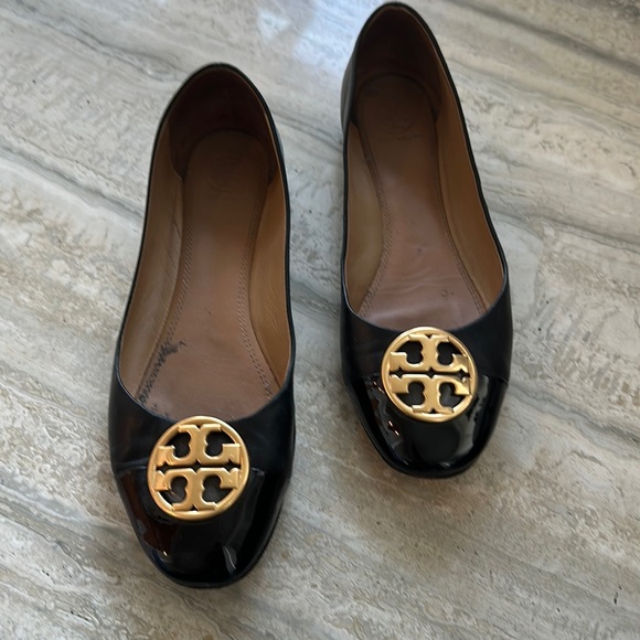 COPY - Tory Burch, two-tone, black, leather flats - Picture 1 of 4